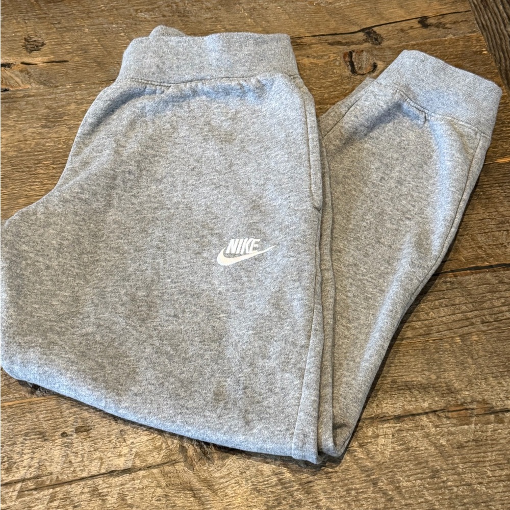 Youth Nike grey sweat pants / Joggers